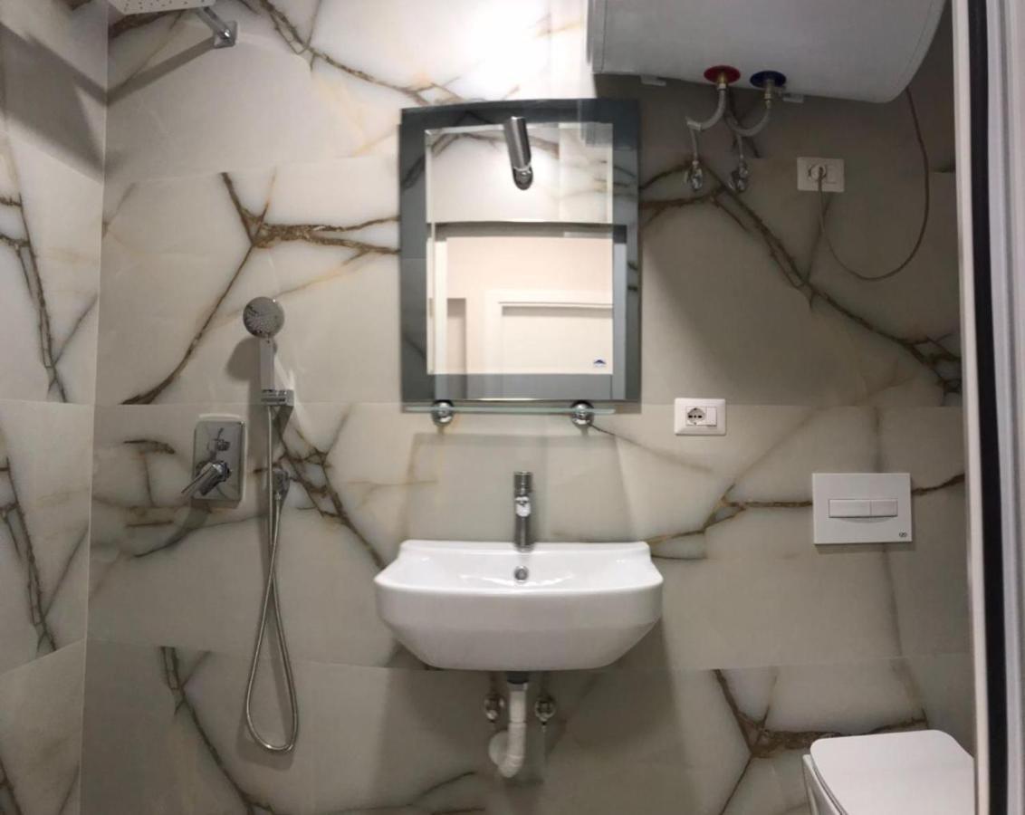 Central Welcoming Apartment In 地拉那 外观 照片