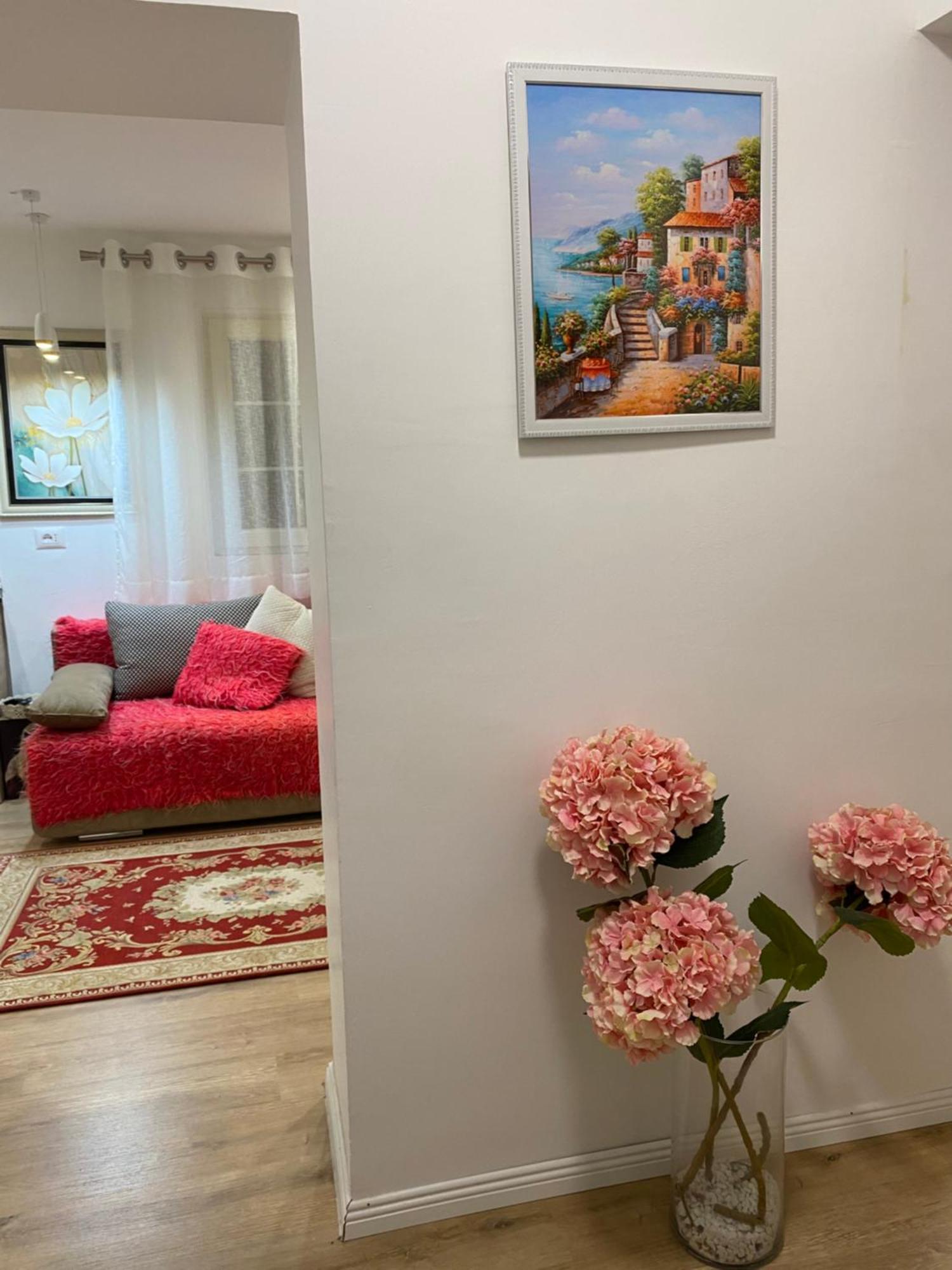 Central Welcoming Apartment In 地拉那 外观 照片