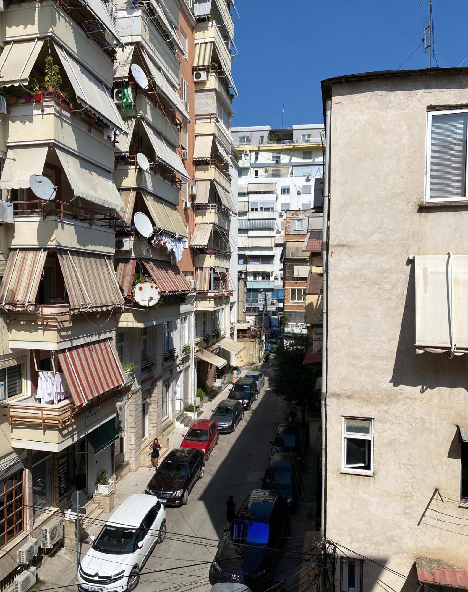 Central Welcoming Apartment In 地拉那 外观 照片