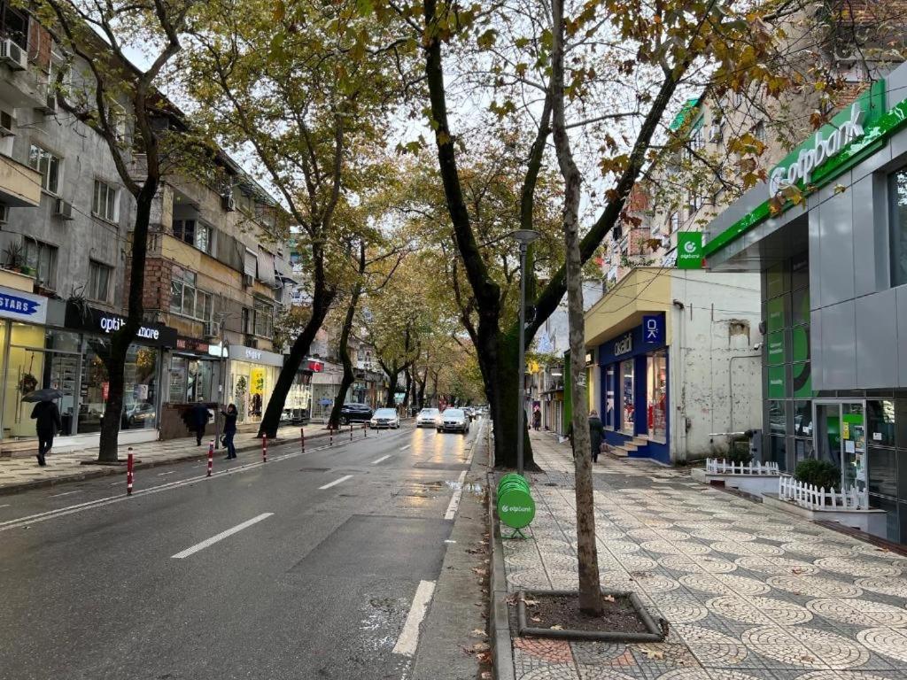 Central Welcoming Apartment In 地拉那 外观 照片